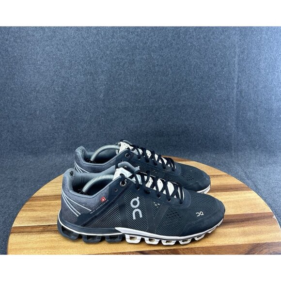 On Shoes - On Cloud Cloudflow Running Shoes Womens Size 8 Black Gray Running Shoes